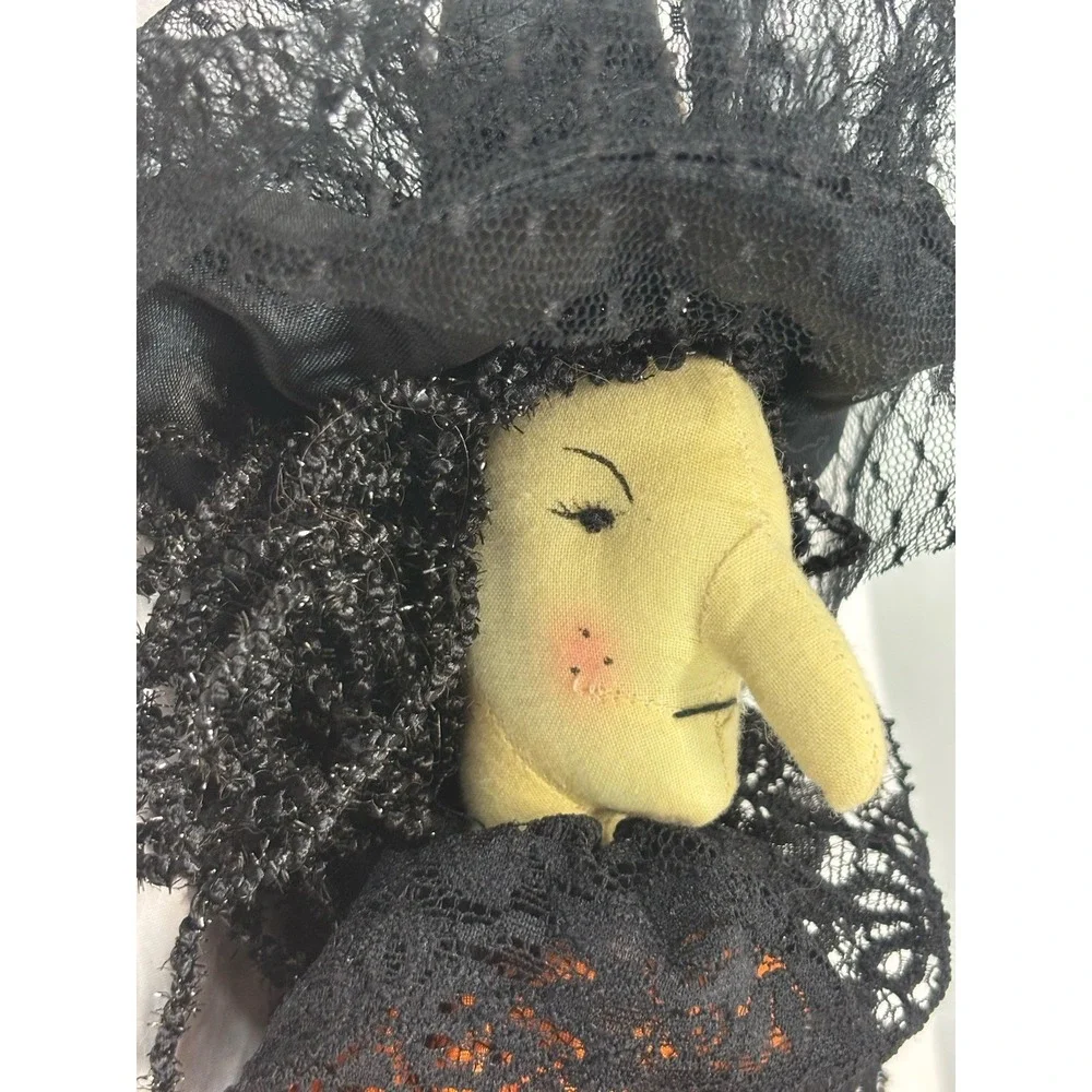 Halloween Shelf Sitter Witch 18